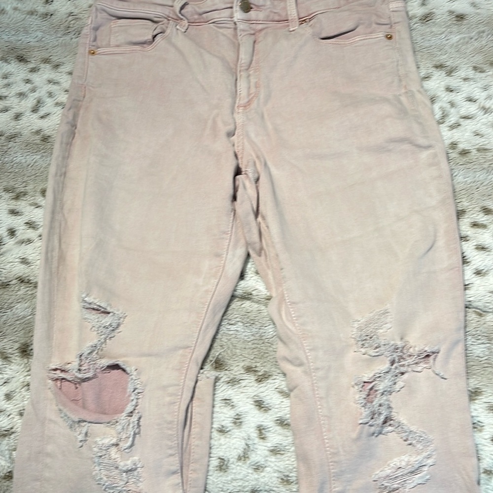 10/30R Women’s Universal Thread light pink, torn at the knees, stretch jeans